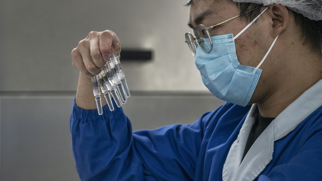 Coronavirus: la Cina distribuisce vaccini non ancora approvati a migliaia di persone