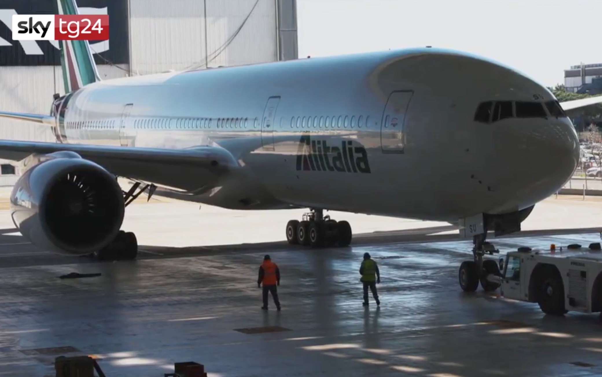 Alitalia, il motore più potente al mondo installato sul Boeing 777. VIDEO