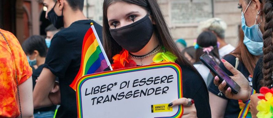 La terapia ormonale per le persone trans da oggi sarà gratuita in tutta Italia