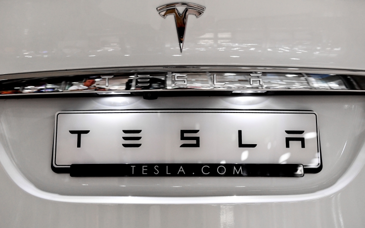Tesla, agenzia sicurezza stradale Usa chiede richiamo di 158 mila auto