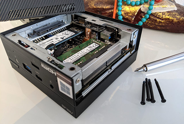 Il Mini PC di ASUS (modello PN62) e le possibilità di upgrade hardware