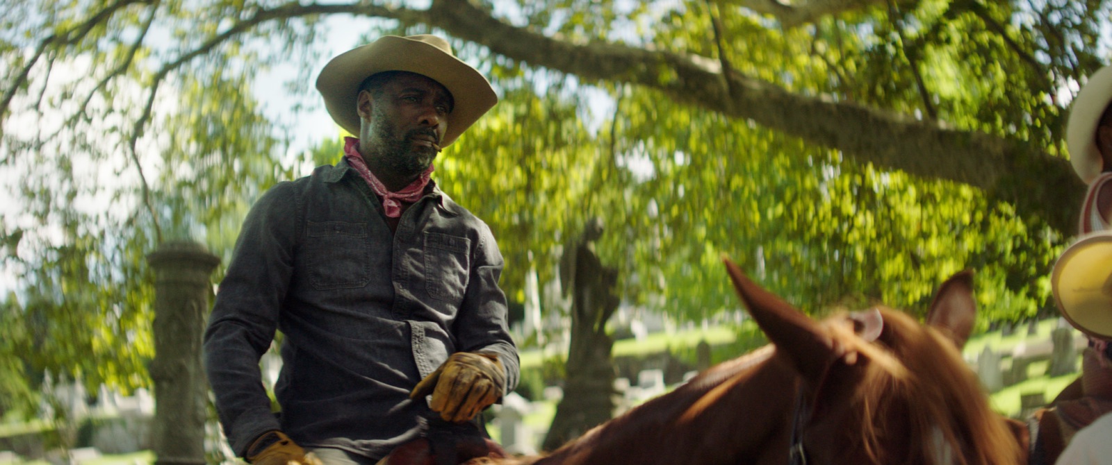 Chi sono i cowboy di città a cui è dedicato l’ultimo western Netflix con Idris Elba