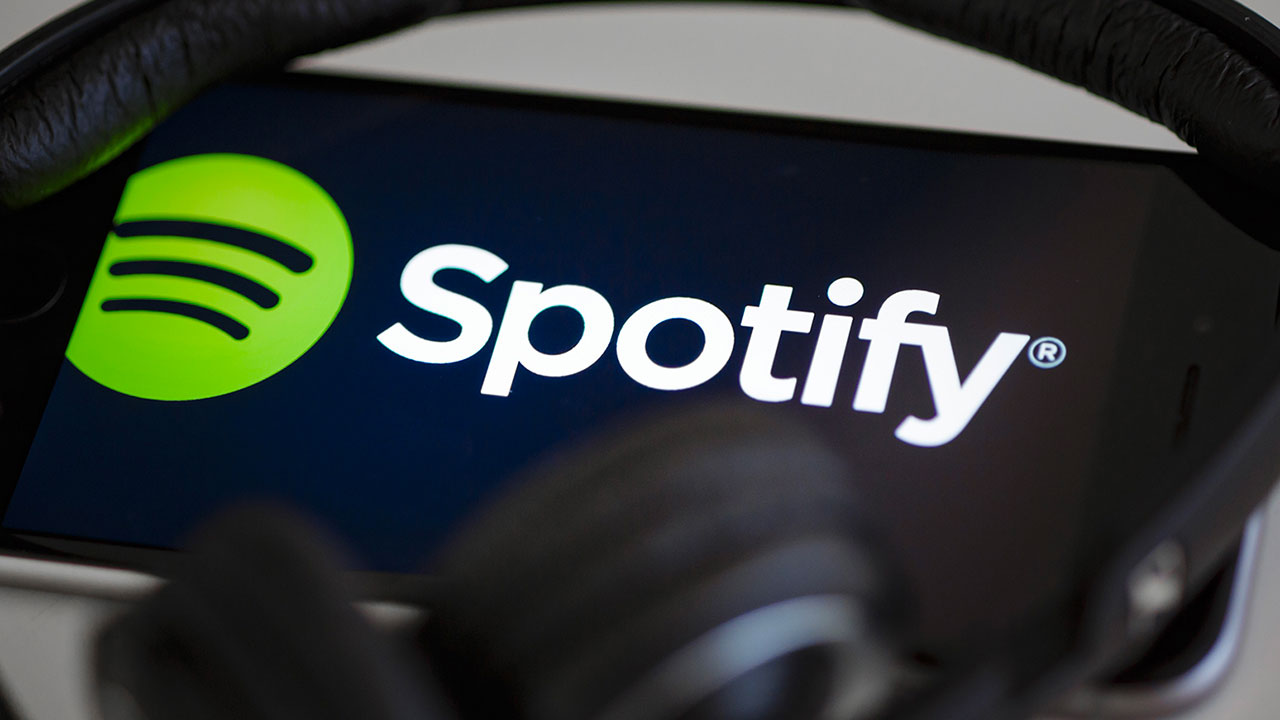 Spotify si prepara alla sfida con Apple: podcast ad abbonamento ma senza trattenute per i creator