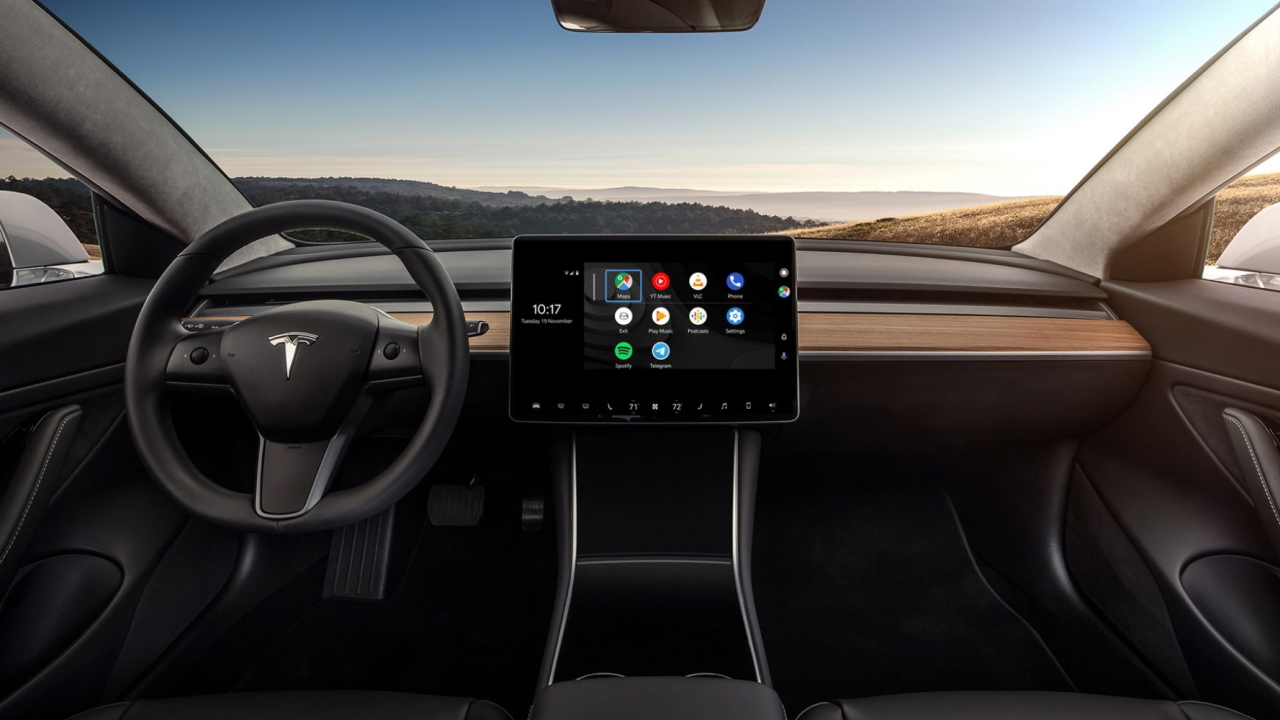 Ecco come uno sviluppatore ha fatto girare Android Auto su una Tesla