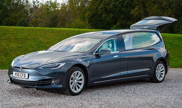 La Tesla Model S trasformata in carro funebre
