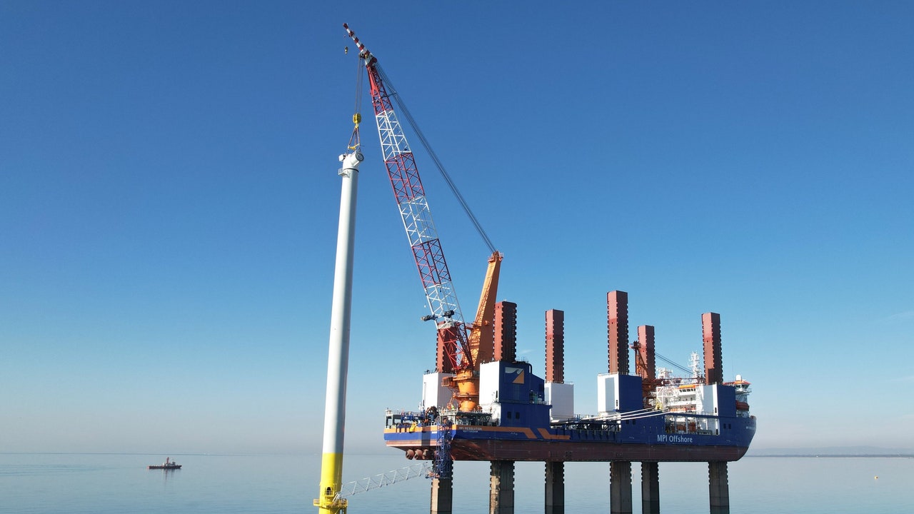Eolico offshore, a Taranto posata la prima turbina