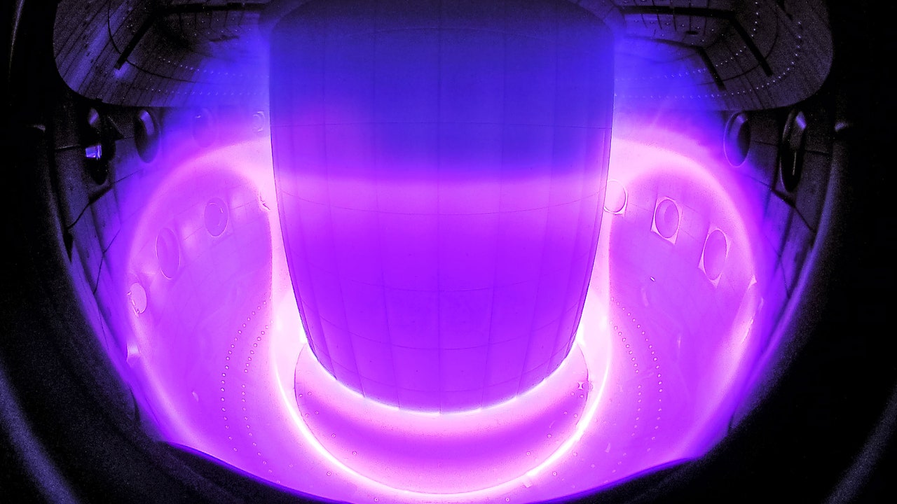Fusione nucleare, DeepMind ha addestrato un’intelligenza artificiale per controllare il plasma