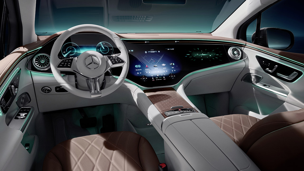Mercedes mostra un’anteprima degli interni della nuova elettrica EQE SUV
