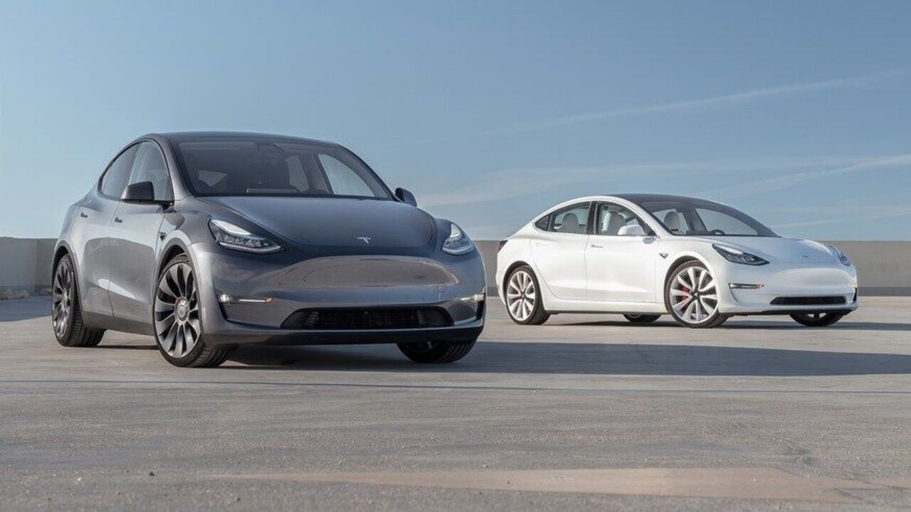 Tesla taglia i prezzi delle sue auto e gli ordini aumentano! Ecco come sta cambiando il mercato delle EV