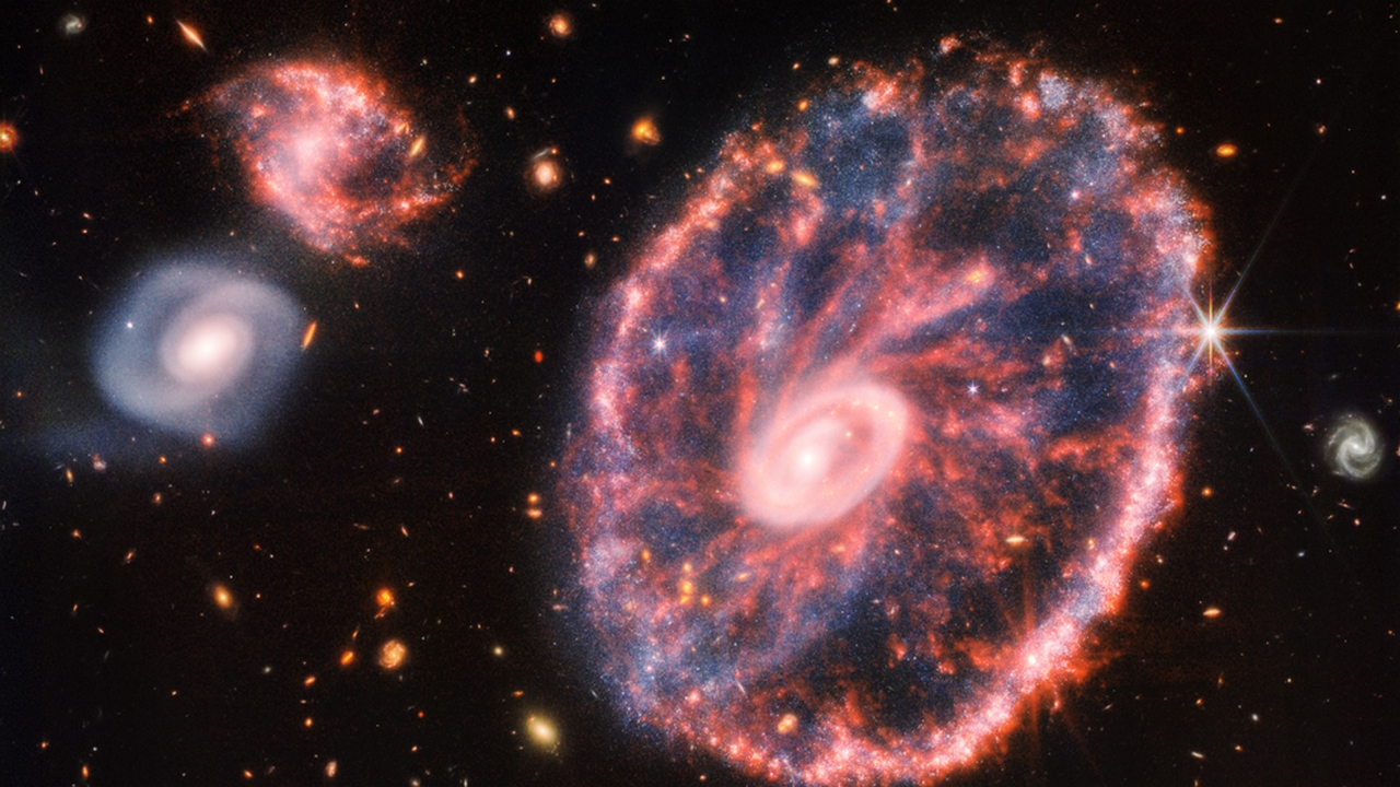 La nuova immagine del telescopio spaziale James Webb è della Galassia Ruota di Carro