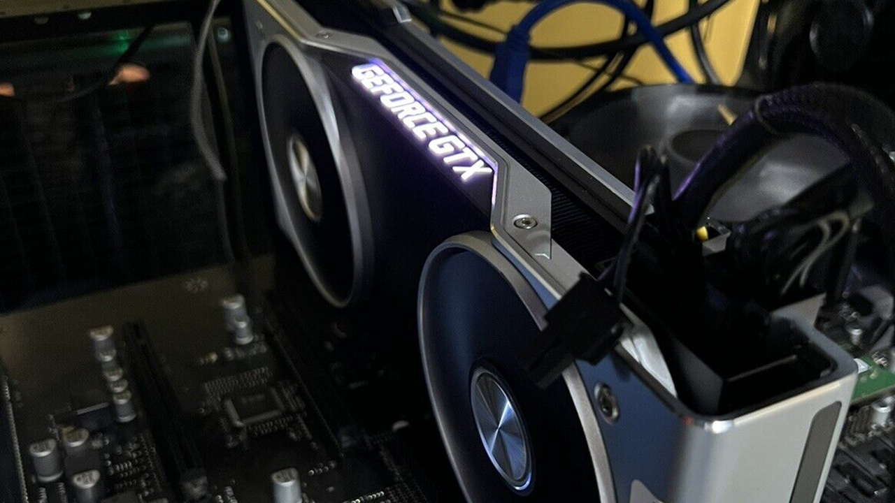 GeForce GTX 2080, le foto di un prototipo spuntano in rete: l’unica GTX con supporto RT in hardware