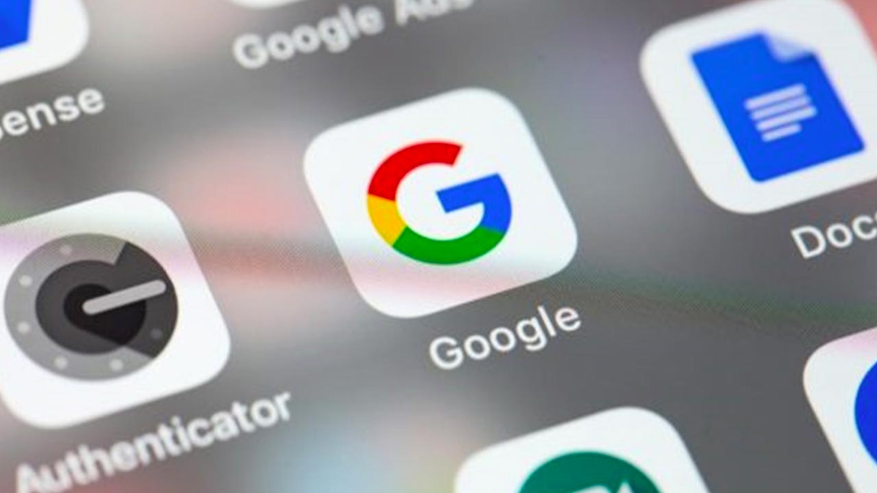 Google spaventata da ChatGPT accelera sull’AI: i vertici coinvolgono i fondatori Larry Page e Sergey Brin