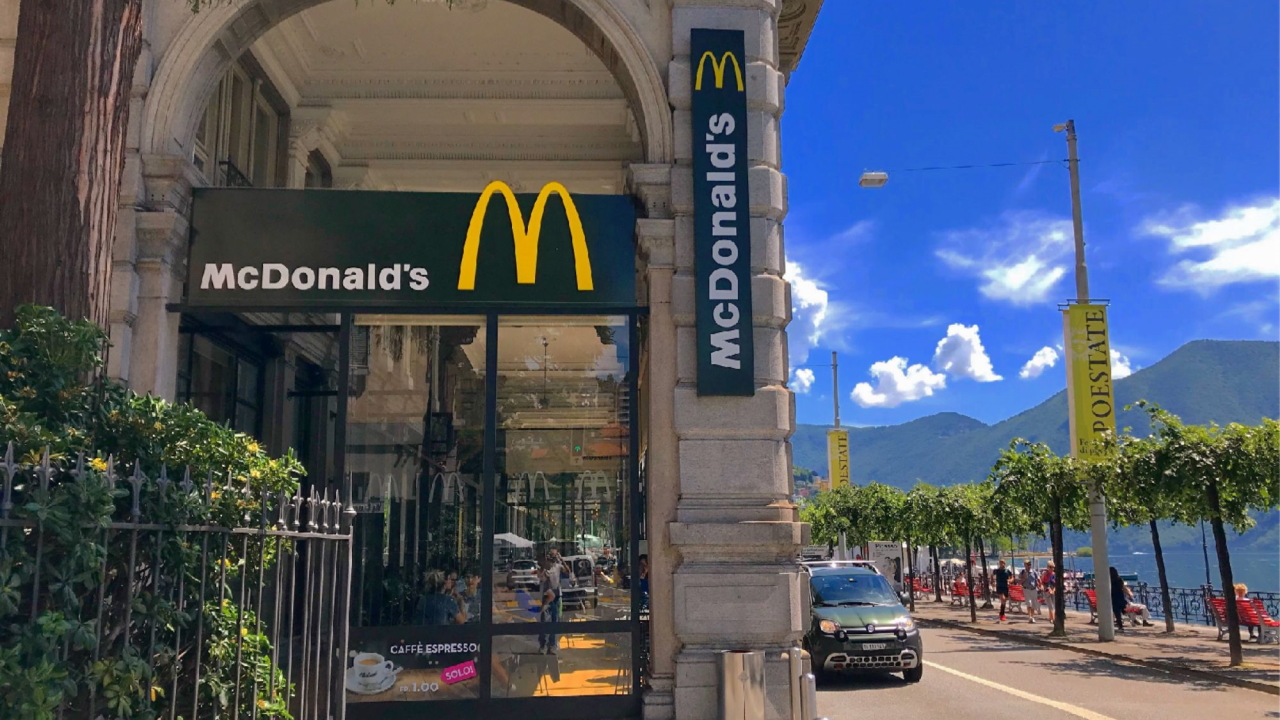 Il McDonald’s di Lugano ora accetta pagamenti in Bitcoin e Tether