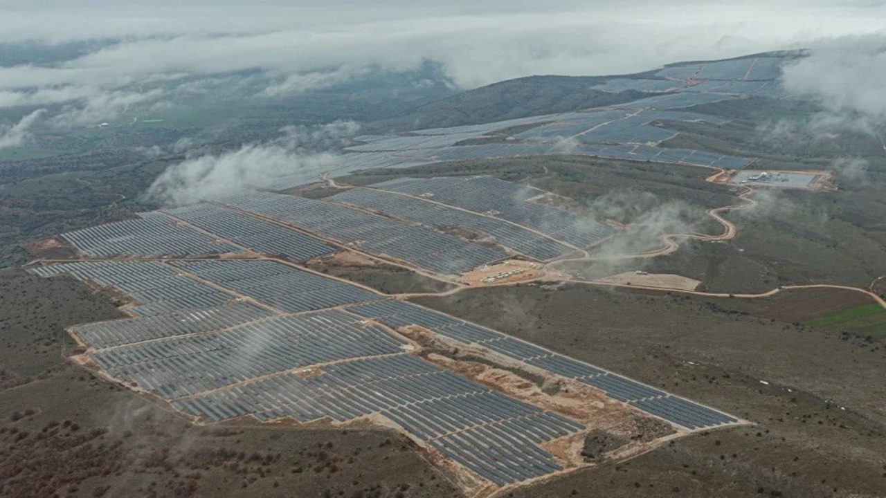 La Grecia verso la neutralità carbonica: ecco l’impianto fotovoltaico a pannelli bifacciali più grande d’Europa