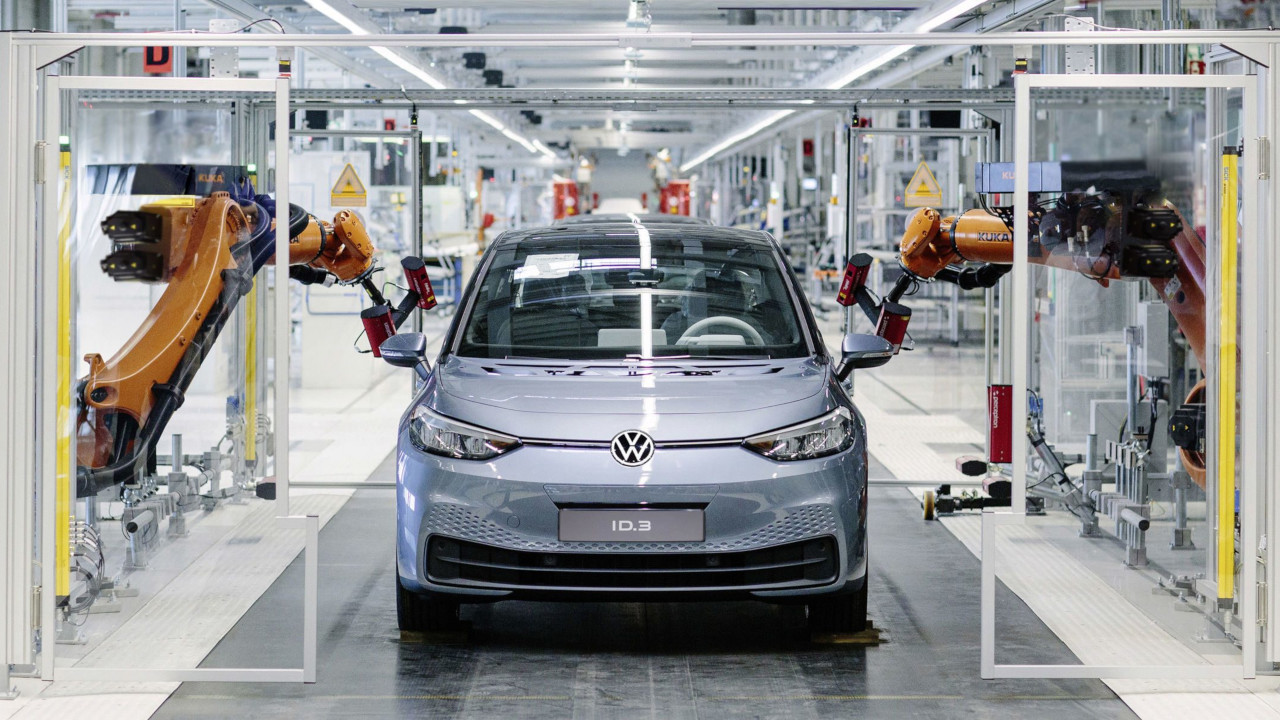 Volkswagen ha deciso: in Europa dal 2033 solo elettrico. In arrivo il SUV ID.3 X