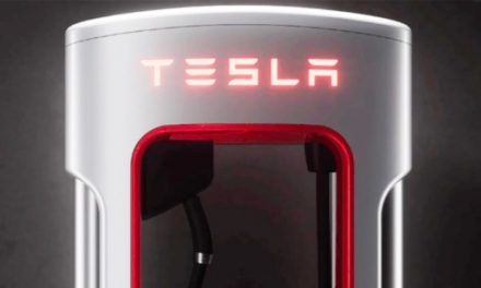 Tesla svela per sbaglio la novità: ecco il Tesla Magic Dock