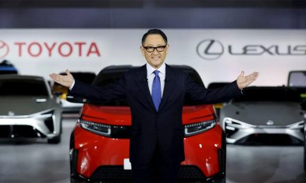 Terremoto Toyota: Akio Toyoda lascia la carica di CEO. Paga l’opposizione all’elettrico