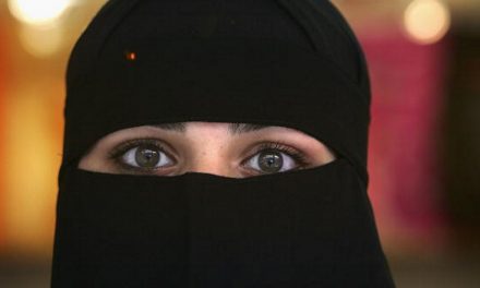 L’Iran utilizza il riconoscimento facciale per identificare le donne che violano le leggi sull’hijab