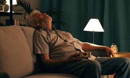 Film, come smettere di addormentarsi sul divano davanti alla tv