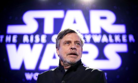 Mark Hamill venderà poster autografati di Star Wars per sostenere l’Ucraina