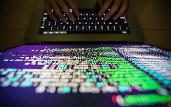 Cybersicurezza: ‘Massiccio attacco hacker, migliaia di server down nel mondo’