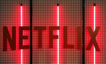 Netflix è stata accusata di violare la privacy per controllare la condivisione delle password