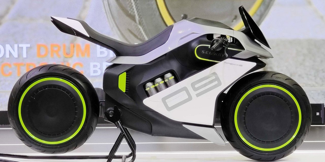 Segway al MWC di Barcellona mostra la moto elettrica a idrogeno a stato solido. Può essere la soluzione? | Mobile World Congress 2023