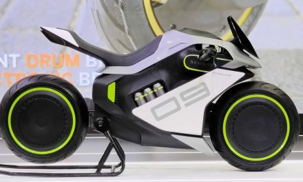 Segway al MWC di Barcellona mostra la moto elettrica a idrogeno a stato solido. Può essere la soluzione? | Mobile World Congress 2023