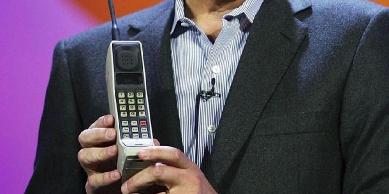 Motorola DynaTAC 8000X fu il primo telefono cellulare della storia: oggi compie 40 anni!