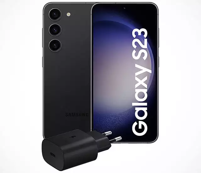 Lo smartphone Samsung Galaxy S23 nella colorazione Phantom Black