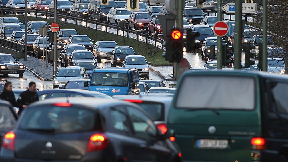 Auto a benzina e diesel, il voto finale sullo stop in Europa è stato rimandato