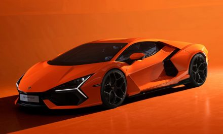Lamborghini Revuelto, la nuova ibrida è un’auto che si fa notare