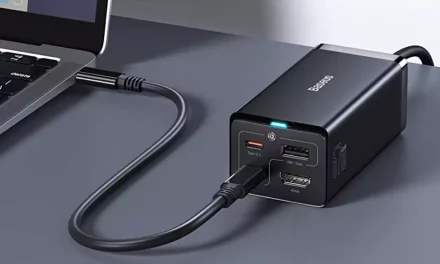 Questo caricabatterie 67W USB-C da tavolo ti libera dai cavi ingombranti (-55%)