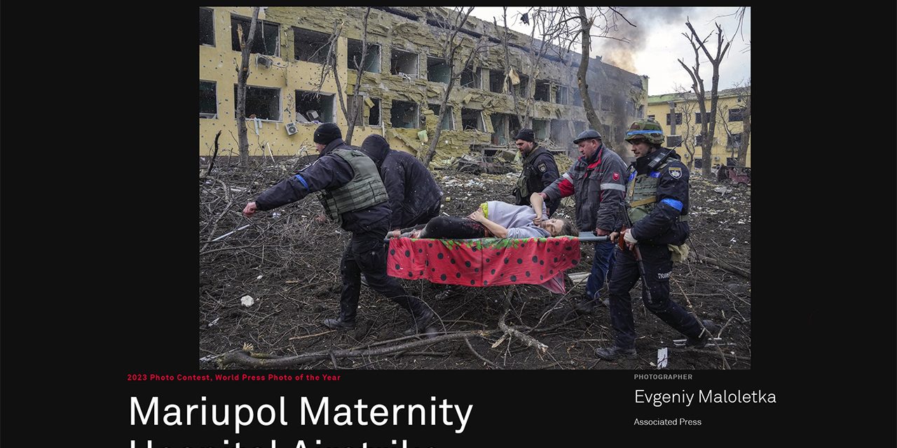 La contestata foto della donna incinta soccorsa dopo il bombardamento di Mariupol vince il World Press Photo
