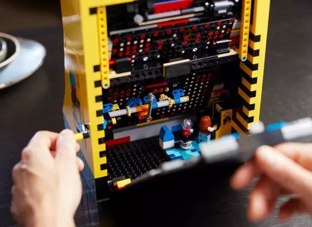 Il retro del set LEGO dedicato a PAC-MAN