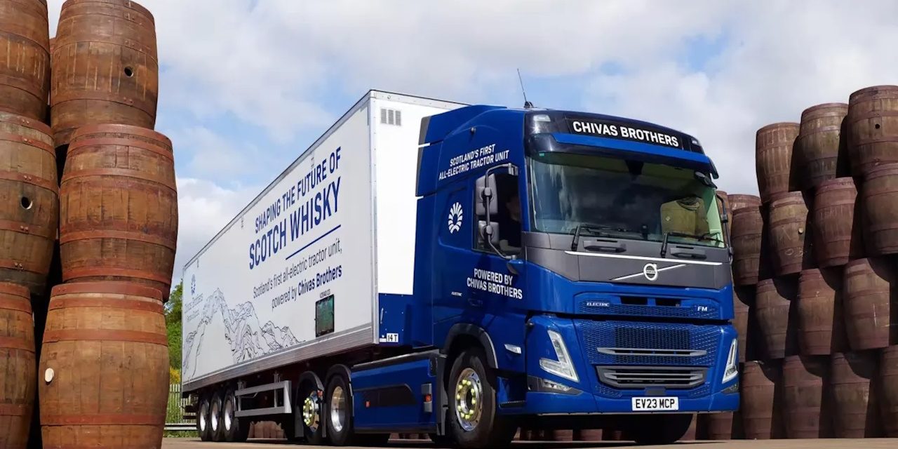 Il primo camion pesante elettrico scozzese trasporterà whisky (ovviamente)