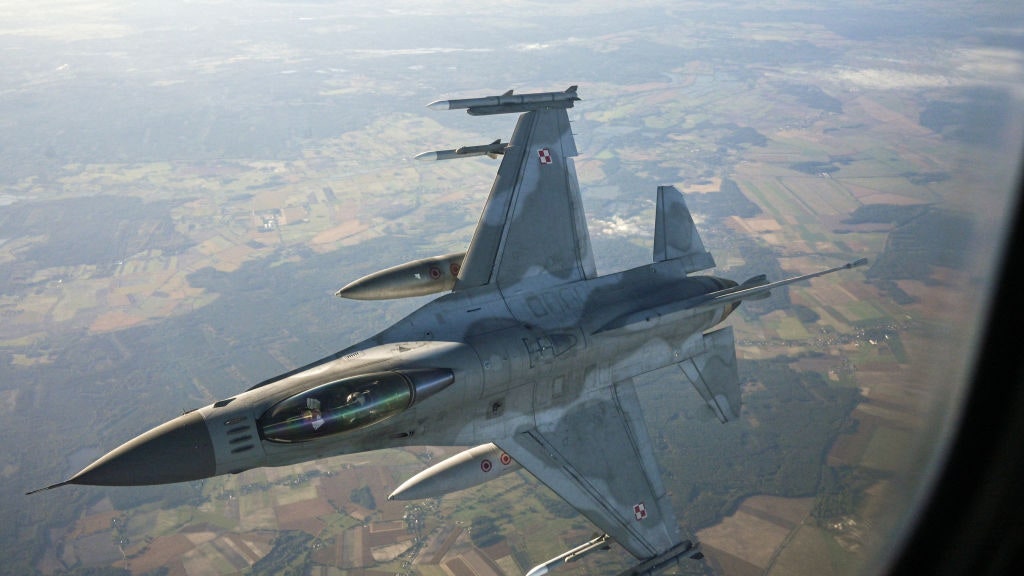 Ucraina, gli Stati Uniti invieranno i caccia F-16
| Wired Italia