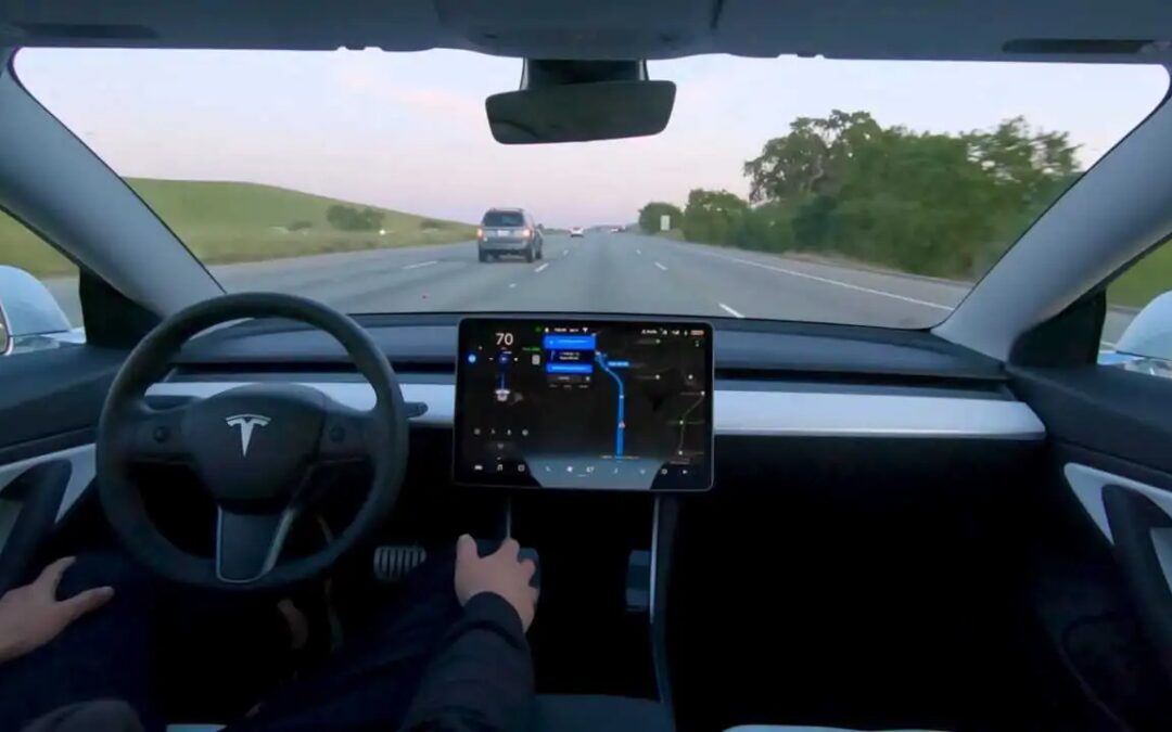 Tesla: fra livestream ‘di patate’ e regressioni, l’aggiornamento del software non sembra promettere bene