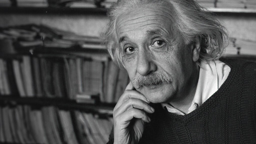 Einstein e la bomba, una storia prismatica e intensa