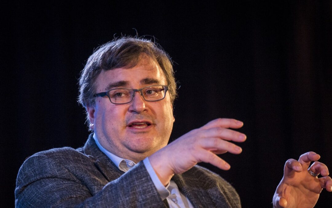 Il co-fondatore di LinkdIn Reid Hoffmann: “L’AI sicura è quella accessibile”