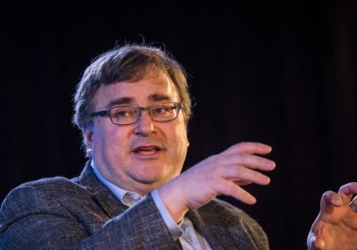 Il co-fondatore di LinkdIn Reid Hoffmann: “L’AI sicura è quella accessibile”
