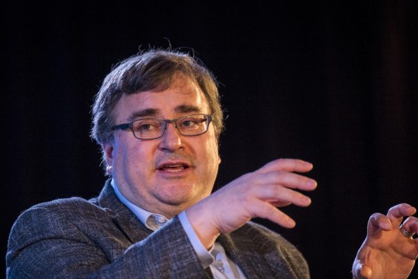 Il co-fondatore di LinkdIn Reid Hoffmann: “L’AI sicura è quella accessibile”
