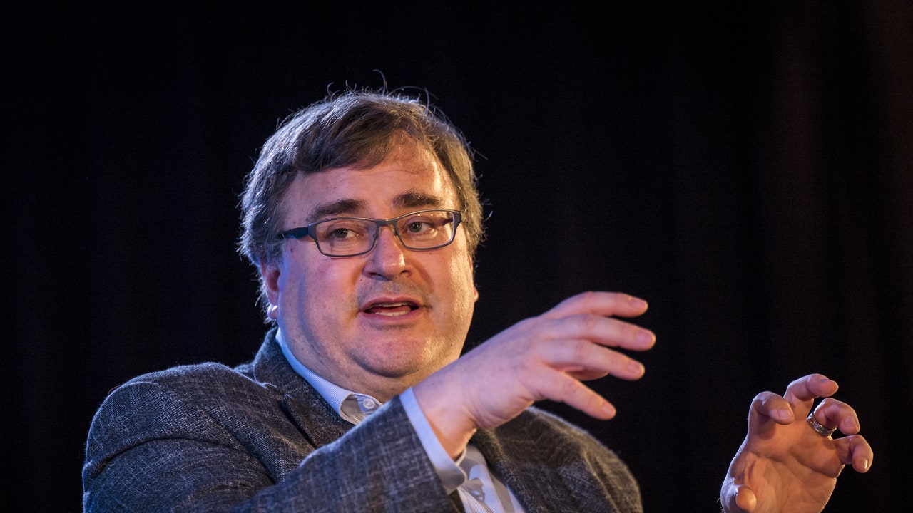 Il co-fondatore di LinkdIn Reid Hoffmann: “L’AI sicura è quella accessibile”