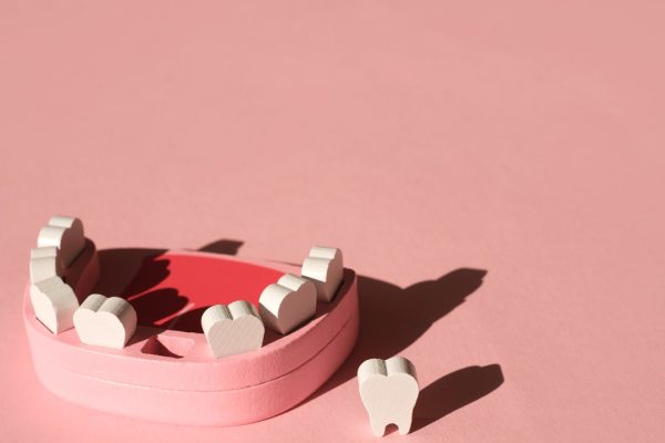 Denti, al via il trial clinico per il farmaco che li fa ricrescere