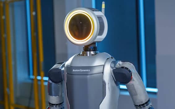 Boston Dynamics presenta Atlas, il nuovo robot umanoide 100% elettrico. VIDEO