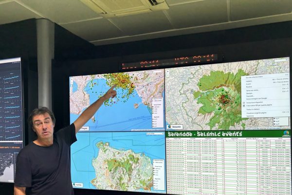 Campi Flegrei, come stiamo usando i satelliti per sorvegliarli