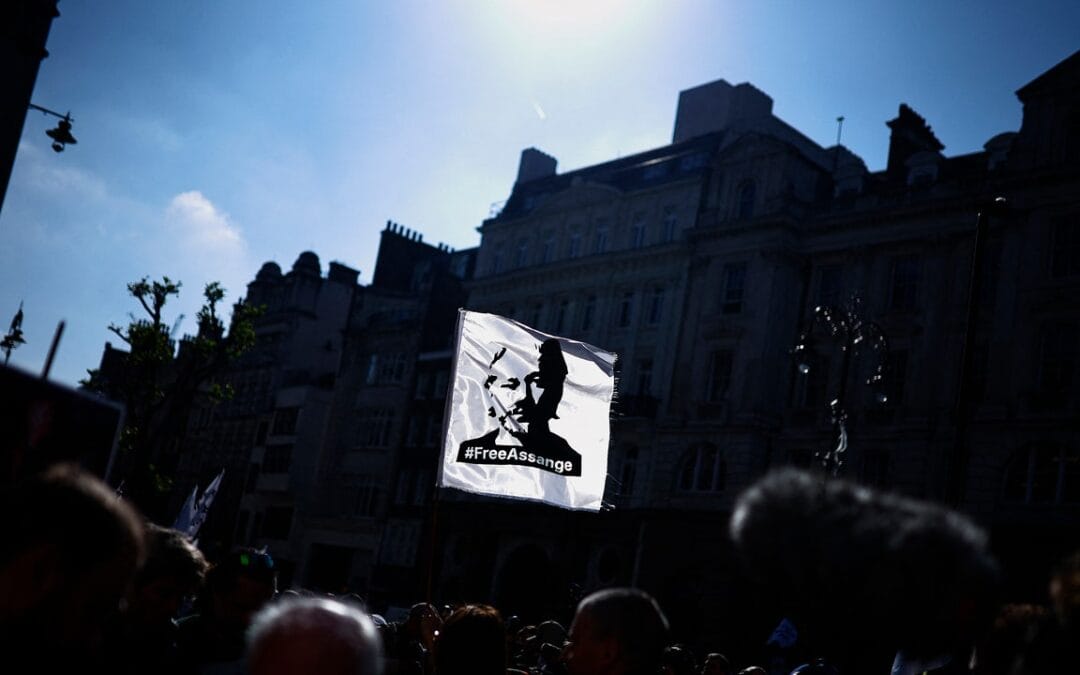 Julian Assange, la sentenza sull’estradizione