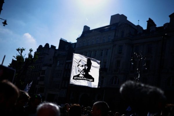 Julian Assange, la sentenza sull’estradizione