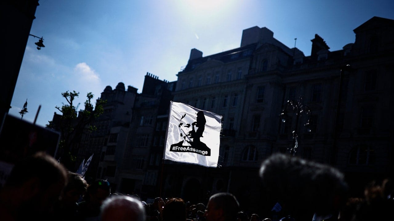 Julian Assange, la sentenza sull’estradizione