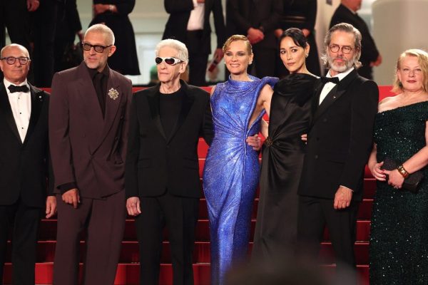 The Shrouds, la tecnologia secondo Cronenberg tra cadaveri e cimiteri